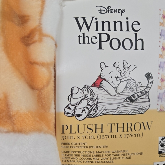 SOLD‼️Disney Winnie The Pooh Plush Fall Leaves Throw Blanket - Picture 3 of 9
